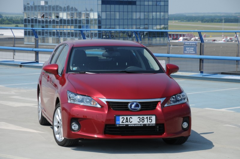 Lexus CT 200h – odhoďte konvence